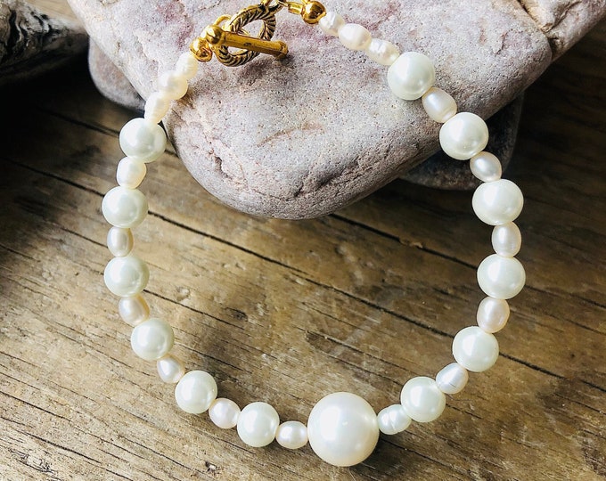 White Freshwater Pearl Bracelet