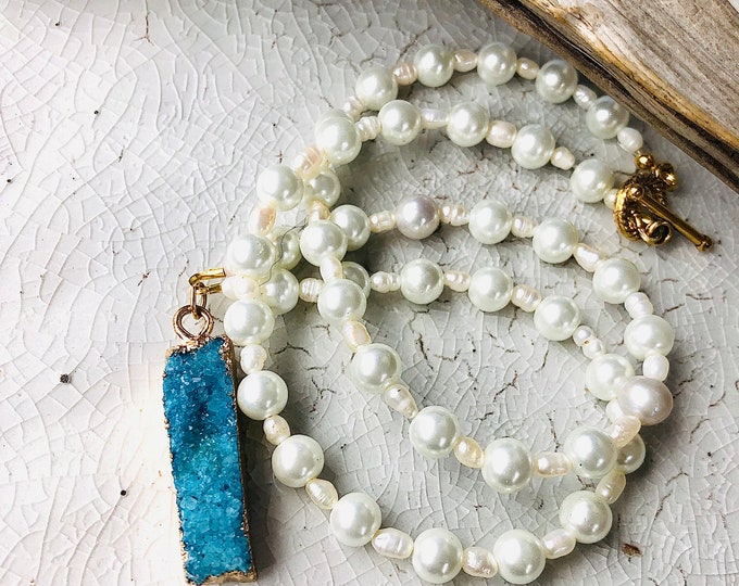 Ivory Freshwater and Manmade Pearl & Agate Druzy Necklace