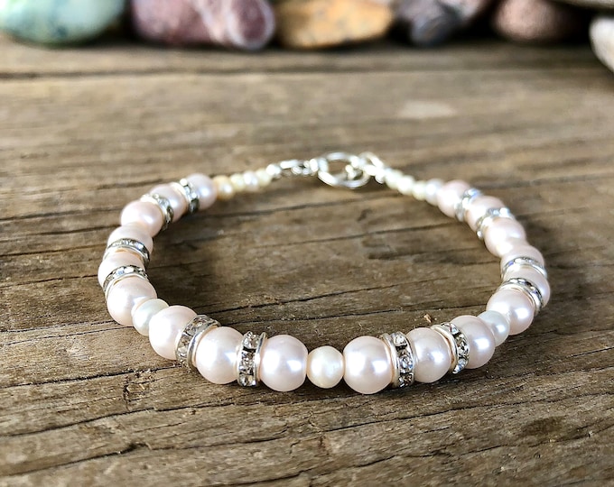 White Freshwater Pearl & Crystal Bracelet