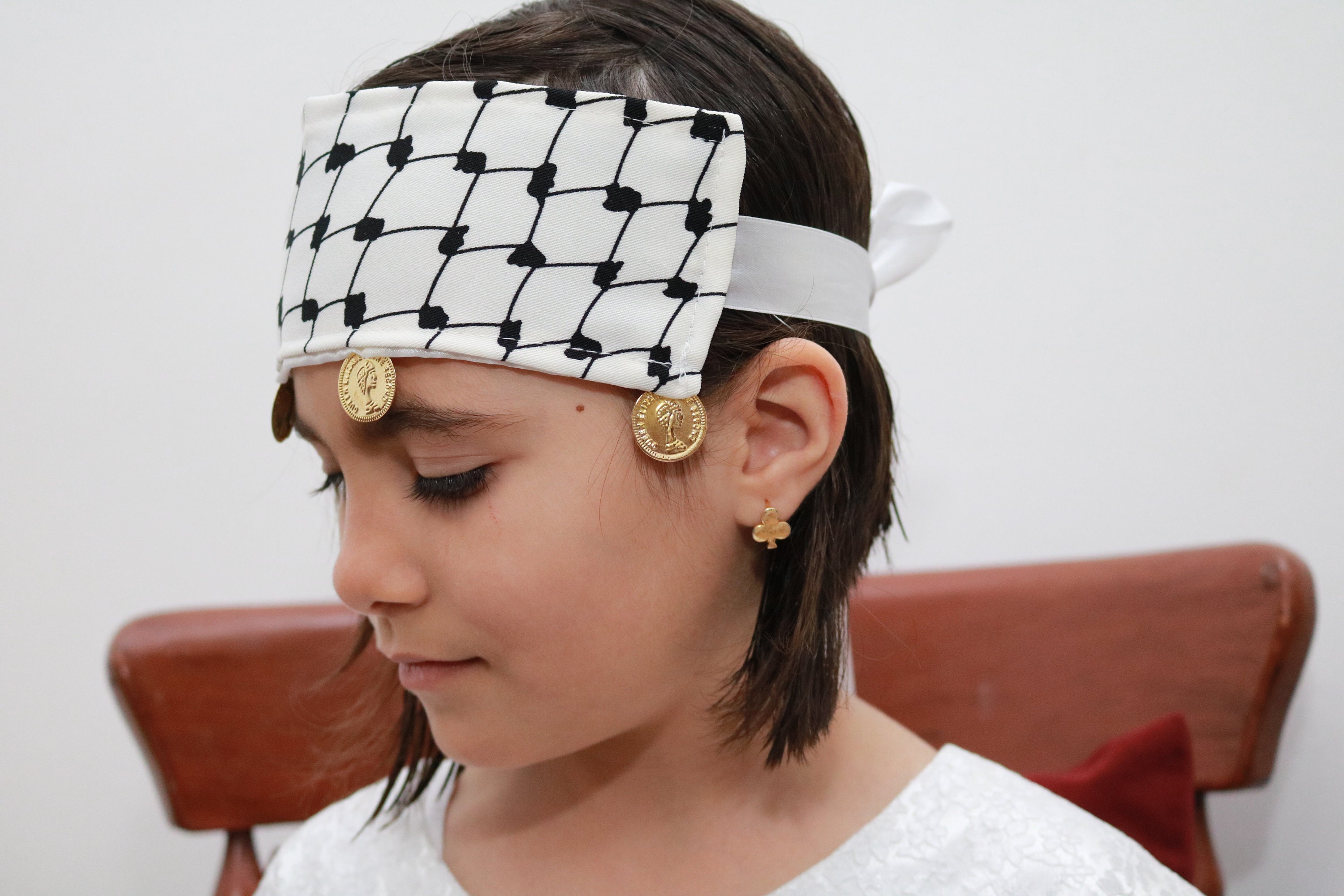 Bandeau serre-poignet Handala (made in Palestine, en noir ou en blanc)