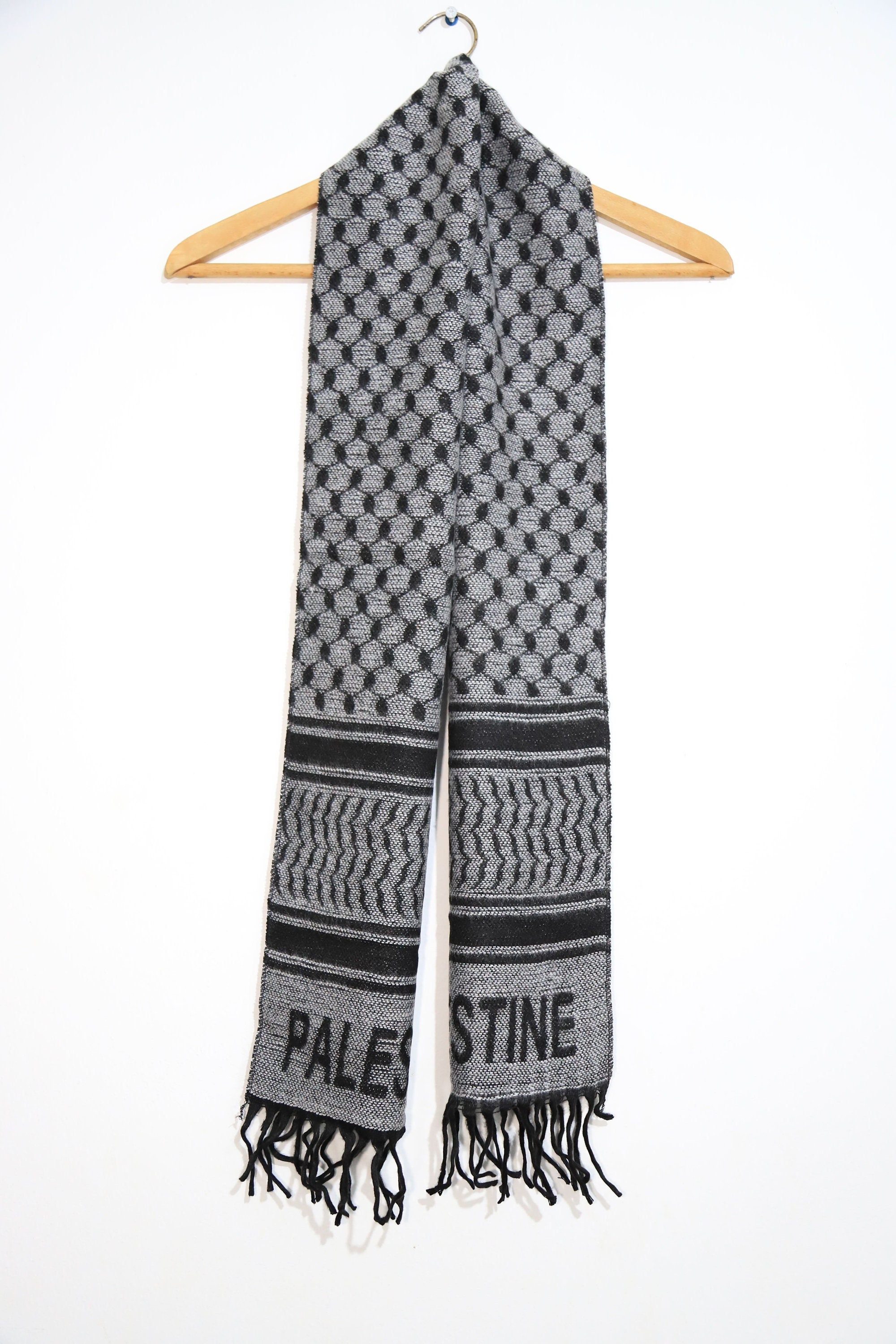 Écharpe palestinienne aux couleurs du drapeau et du keffieh