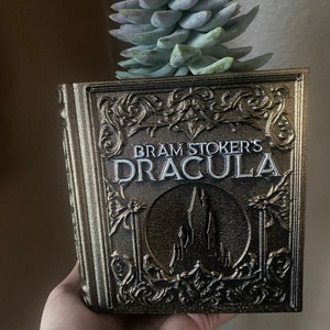 Jardinière de livres vintage Dracula