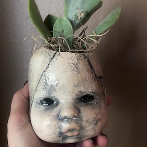 Zombie baby head planteringskärl bild 1