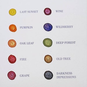 Peut inclure: Une carte blanche pr&eacute;sentant un nuancier de points d'aquarelle. Le texte "PORT ALLG&Auml;U AUTUMN COLLECTION DOT CARD" est imprim&eacute; en haut. Chaque point de couleur est &eacute;tiquet&eacute; avec un nom comme "LAST SUNSET" et "WINE". Le bas de la carte porte le texte "portallgaeu handmade watercolor".