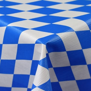 Peut inclure: Nappe à carreaux bleus et blancs. La nappe est en vinyle et a une finition lisse et brillante.