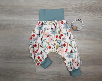 Handgemachte Baby & Kinderkleidung / Sweater, Pumphose oder Strampler / Garten / Wunschmotiv / Mitwachskleidung / Babys und Kinder