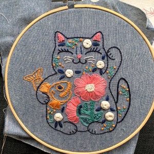 Lucky Cat Embroidery Kit Maneki Neko design Flower Needlepoint Kitty pattern Welcome gift Japanese Hoop Art Full kit + hoop (B)