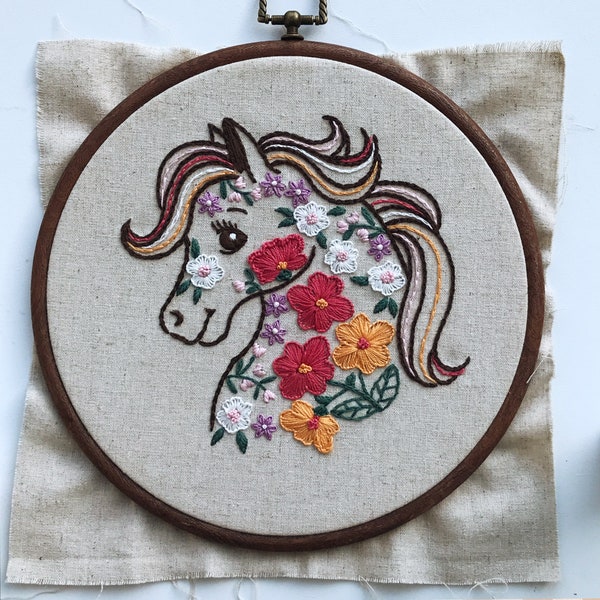 Hand Embroidery Pattern ; Cute pony face ; DIY Craft kit ; Farm Animal ; Horse Design ; Hoop Art ; Beginner Crewel