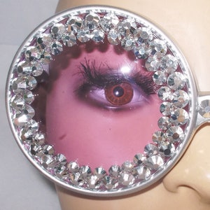 Sunglasses gorgeous, oversized silver beauties with matching rhinestones, free US shipping and glasses pouch!