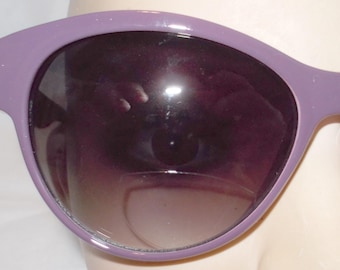 完璧な二焦点サングラス 紫色のフレームの二焦点サングラス メガネは交換不要