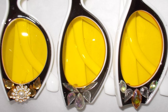 SALE Rhinestone Oval Sunglasses: Black & White Frame, Yellow  display picture 1