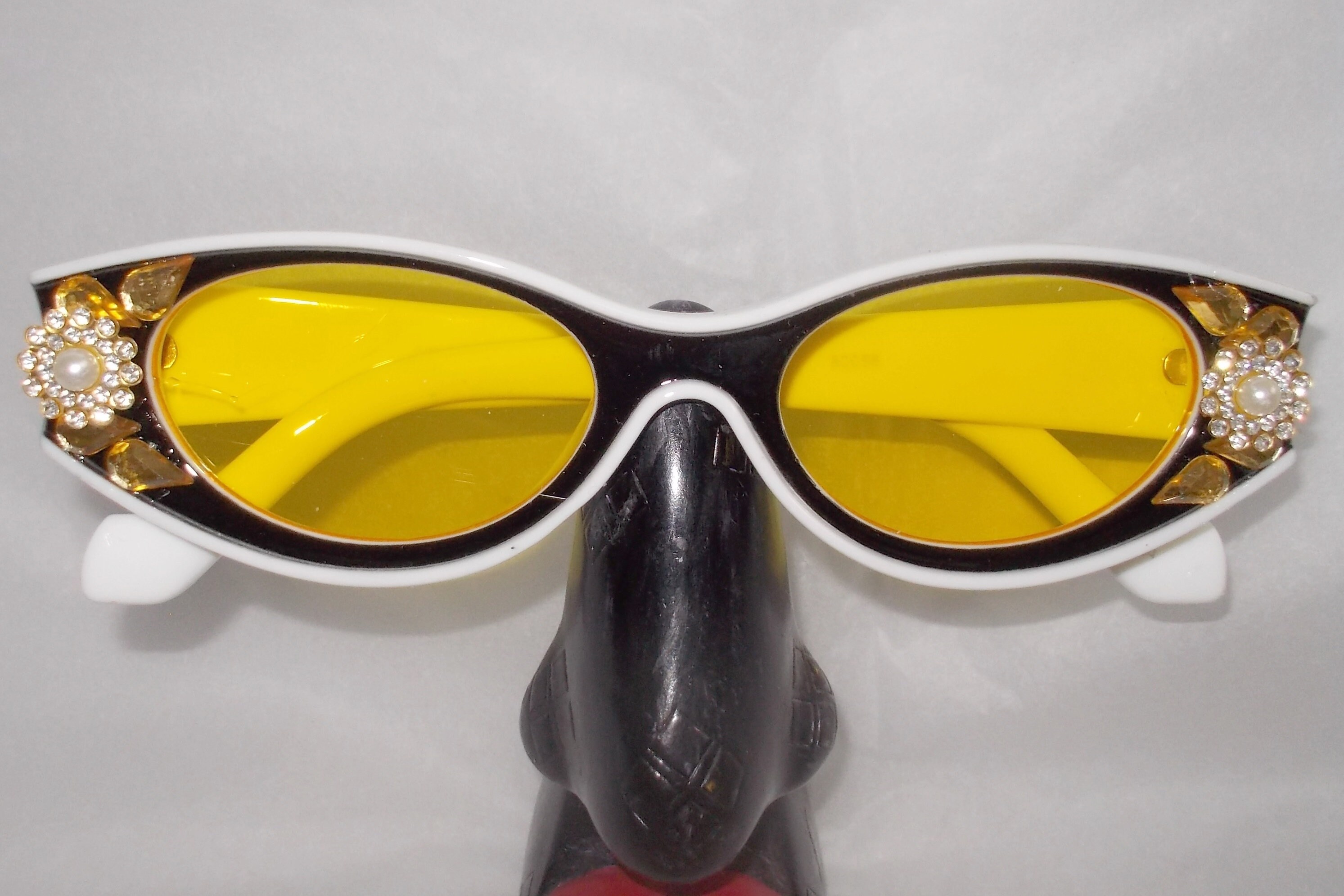 SALE Rhinestone Oval Sunglasses: Black & White Frame, Yellow  display picture 1