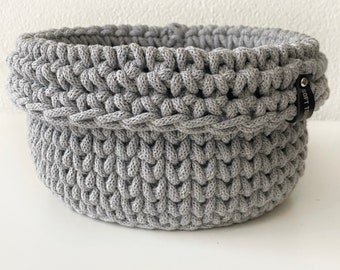 Crochet basket pattern - Raound basket pattern-handmade basket-Video tutorial- basket with lapel - bathroom organization- home decor