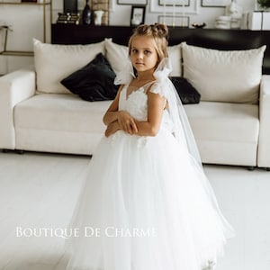 Ivory flower girl dress, Lace and tulle flower girl dress,Baby wedding dress,Junior bridesmaid dress,Rustic flower girl dress,Girl ball gown