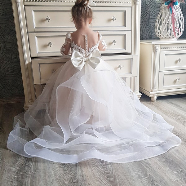 Ivory flower girl dress, Flower girl dress tulle, Lace flower girl dress, Girl wedding dress,Junior bridesmaid dress,Flower girl dress train