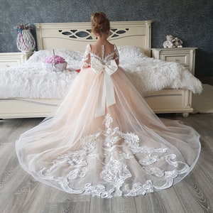 Little girl shop white ball gowns