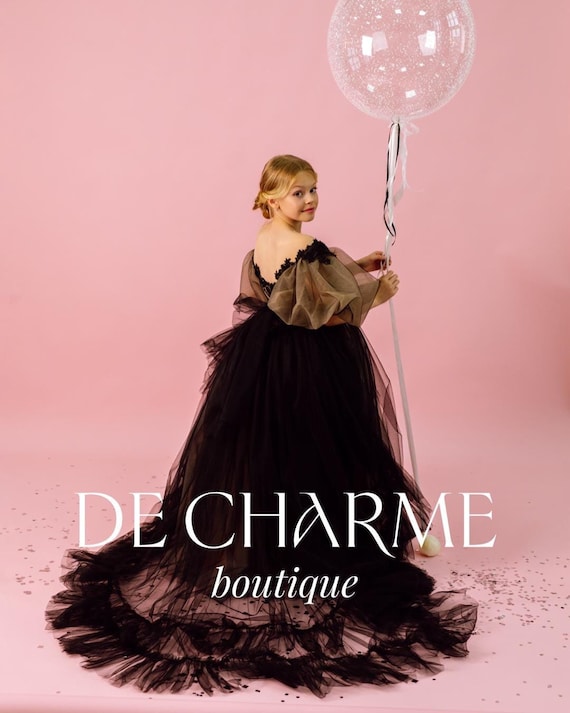 Abito da damigella, abito in pizzo nero con strascico, abito da