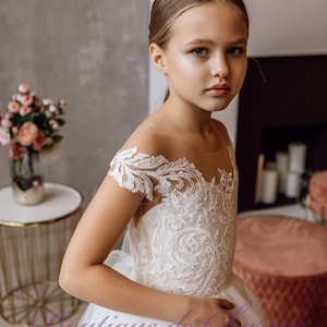 Ivory flower girl dress,Toddler dress,Tulle baby dress,Lace flower girl dress,Sleeveless dress,Beach flower girl dress,White lace girl dress