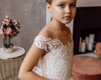 Ivory flower girl dress,Toddler dress,Tulle baby dress,Lace flower girl dress,Sleeveless dress,Beach flower girl dress,White lace girl dress