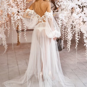Brudklänning, Brudklänning i spets, Boudoirklänning, Boho brudklänning, Bröllopsklänning i tyll, Transparent morgonrock, Släp av brudklänning, Brudklänning med öppen rygg bild 3