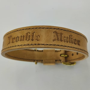 Write whatever you want Collar in leather and brass. CUSTOMIZABLE handcrafted. Hand-sewn image 1