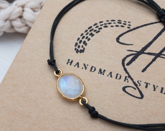 Raw Moonstone Bracelet – Gift for Mom-to-Be, Minimalist String Bracelet, Symbolic Jewelry for New Beginnings, Baby Shower or Birth Gift