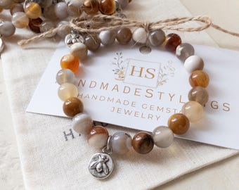 Beaded Agate Bee Bracelet with Silver Charm – Elastic Gemstone Jewelry for Focus and Positivity, Healing Crystal Bracelet - Nature Inspired