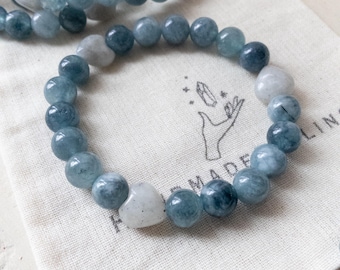 Chalcedony & White Labradorite Heart Bracelet – Gemstone Jewelry for Women, Symbolic Gift for Calm, Connection and Inner Strength