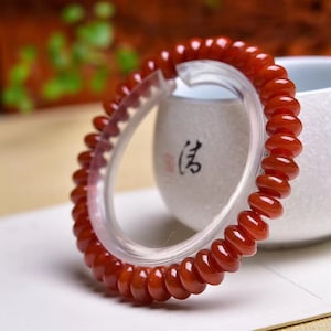 The South Red Agate Plate Bead Bracelet has a beautiful color and looks elegant when worn.Specification: 8mm