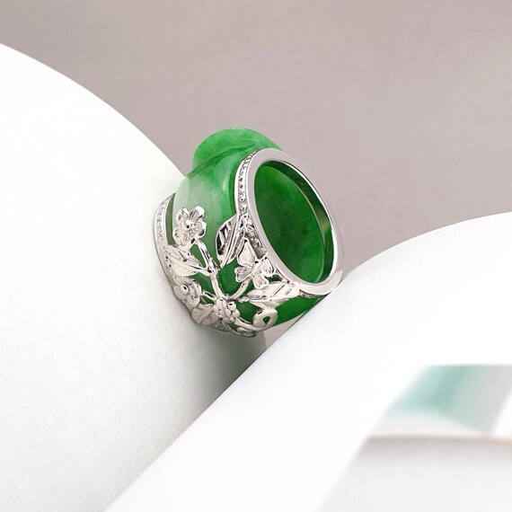 RARE !! BAGUE EN JADE DE THAILANDE : 52,70 CARATS ; 25 mm ★★ p394.141T