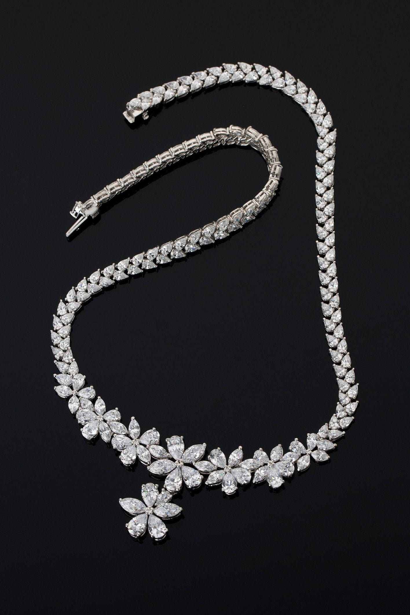 UNALLOYED★韓国★人気★男女兼用★FLOWER NECKLACE / SILVER il_fullxfull.3154466693_dpmc.jpg