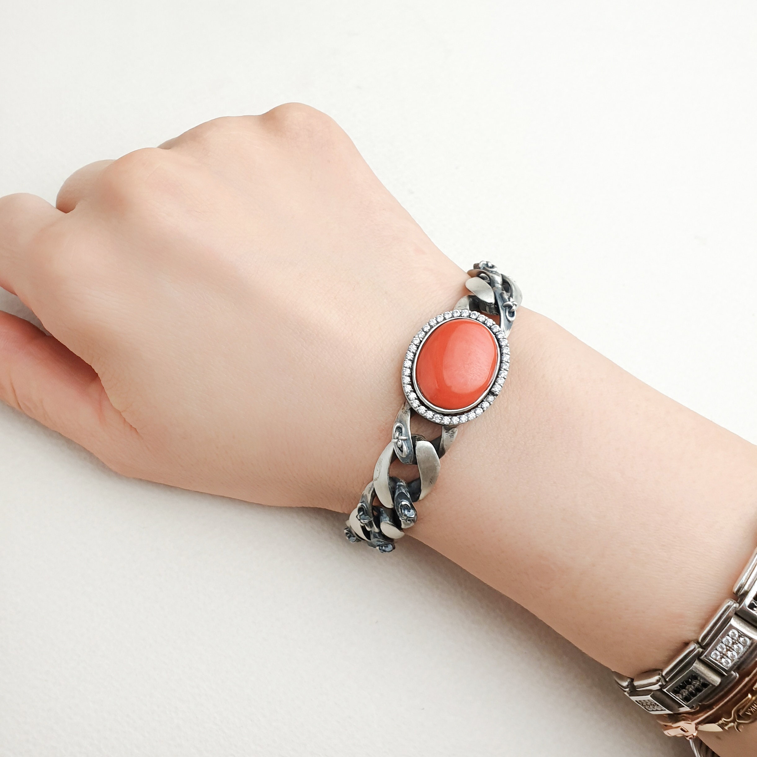 【AEKKI】Holy Coral Bracelet〜コーラルブレスレット★韓国発 AEKKI(エッキ)の商品一覧 - 海外通販のBUYMA