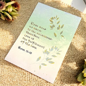 Stampa calligrafica vintage Love Fulfilled di Romani 13:10 – Un promemoria senza tempo del potere dell'amore, perfetto come regalo o come decorazione per la casa