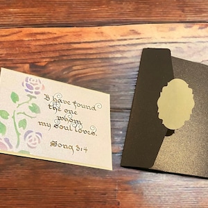 Tarjeta de propuesta hecha a mano con caligrafía: “He encontrado al que ama mi alma”: elegante recuerdo de las Escrituras