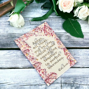 Soprattutto, metti amore – Carta calligrafica rifinita a mano con accenti dorati, raffigurante Colossesi 3:14, perfetta per matrimoni e anniversari