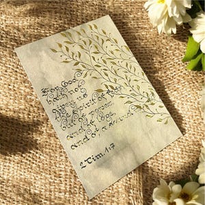 2 Impression de calligraphie Timothée 1:7 – Art biblique Faith Over Fear, décoration chrétienne vintage, cadeau d'encouragement, accents dorés finis à la main
