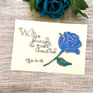 Cartes de versets bibliques de style vintage avec des touches dorées – Design inspirant 1 Jean 4:19 sur du papier cartonné texturé de qualité supérieure, formats A6 et A5