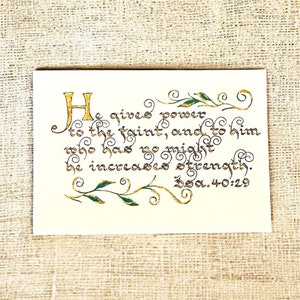 Impression d'art calligraphie de versets bibliques d'Ésaïe 40:29 - cadeau d'encouragement chrétien - oeuvre d'art murale biblique - finition dorée à la main - carte A6/A5 - foi