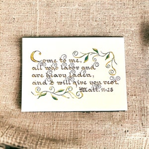 Matthieu 11:28 Calligraphie Art Print - Cadeau d'encouragement chrétien | Art mural verset biblique | Carte biblique A6 A5 | Lettre manuscrite de style vintage