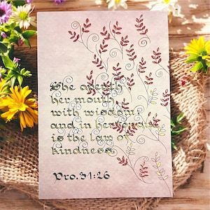 Parla della vita con saggezza e grazia – Proverbi 31:26 Calligrafia Scrittura Carta Elegante Regalo ispirato alla fede per madri e mentori