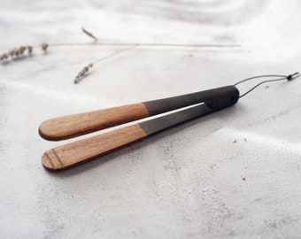 Pinzas de cocina de madera talladas a mano en madera de nogal, utensilio para servir de madera, pinzas de madera. Pinzas únicas. Servidores de ensaladas artesanales.