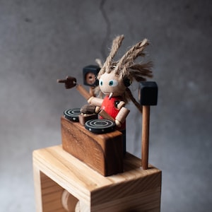 Wooden DJ automaton handcrafted. Kinetic Sculpture, Automata mechanical. Original gift for Dj, Wooden figurine automatic. Gifts idea.