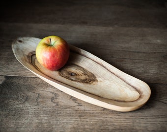 Walnut live edge serving plate. Wooden shallow bowl, fruit tray, plater, tea tray. Unique wooden houswarming gift. Original tableware.