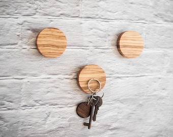 Porte-clés magnétique en bois. Crochets pour clés en bois d'olivier. Range-clés mural. Aimant rond pour ranger les clés dans l'entrée. Double ruban de montage.