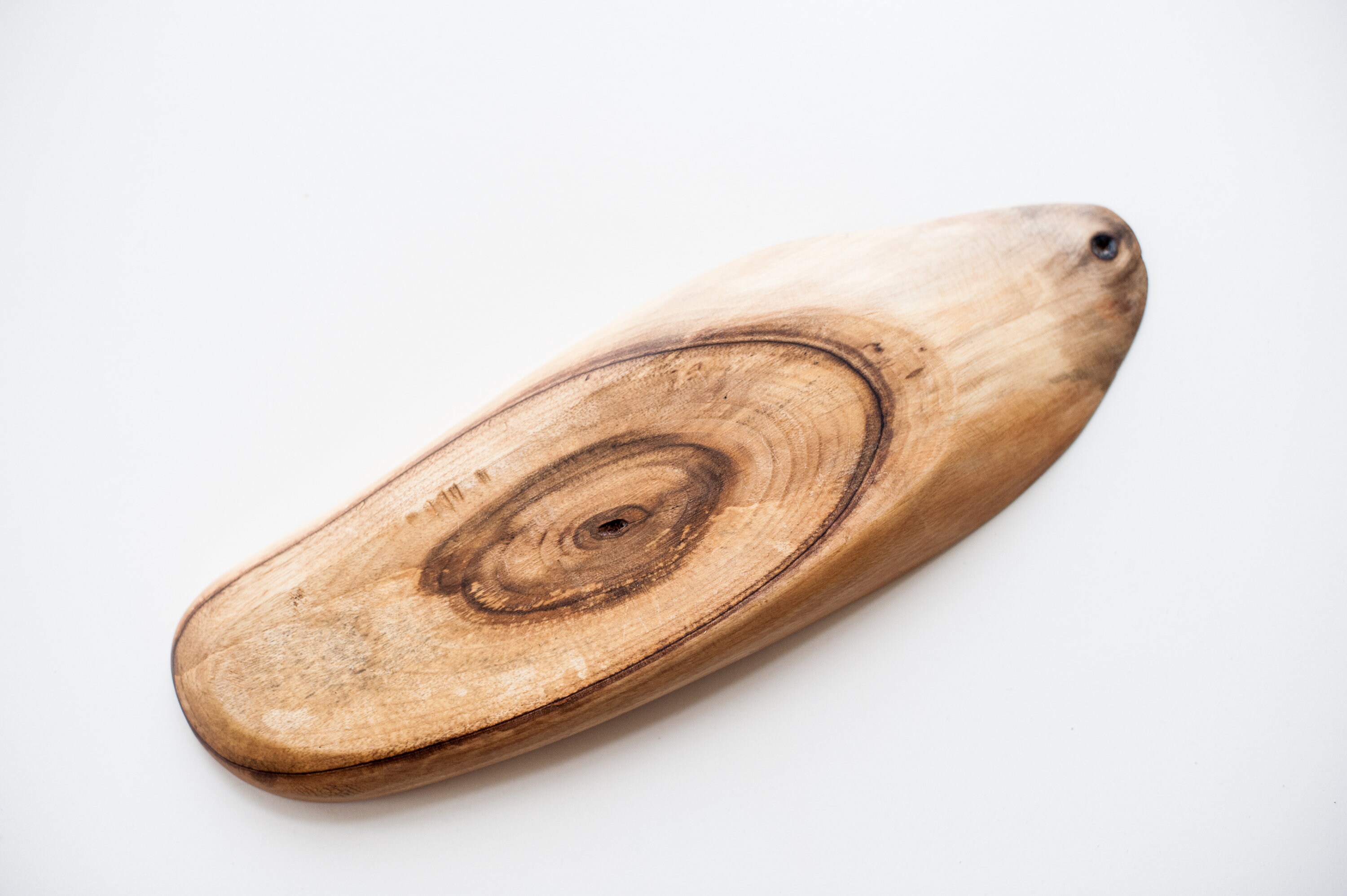 Plateau de service en bois sculpté à la main