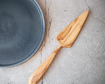 Olive wood cake and pie server hand carved. Wooden serving Shovel, dessert  server. One-of-a-kind kitchenware Home gift for Baker