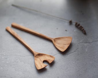 Olive Wood salad servers hand carved. Spoon and fork serving set. Kitchen decor. Salad cutlery, unique table decor. Housewarming gift