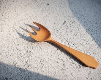 Hand carved wooden fork. Unique wooden cutlery. Original gift for foodie. Zero waste living gifts. Wooden spoons. Dessert spoon