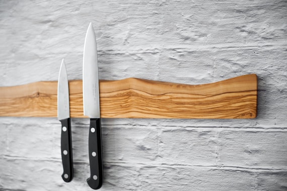 Porte-couteau magnétique Live Edge en bois d'olivier. Support à couteaux  fait main, bande magnétique, mural, barre à couteaux montée sur  réfrigérateur. Cadeau pour chef, cuisinier -  France