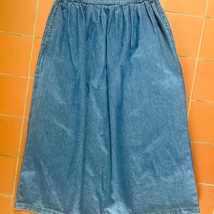 Vintage 90er knielanger Dark Wash Seitenknopf A-Linie Jeansrock von Calvin Klein Sport 29 ”Taille